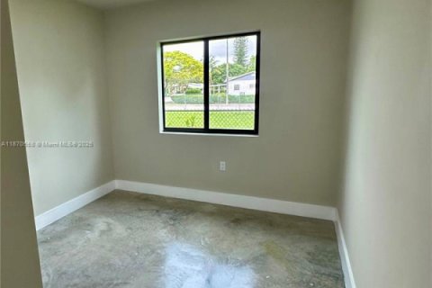 House in Miami, Florida 4 bedrooms, 149.29 sq.m. № 1925772 - photo 27