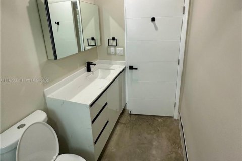 House in Miami, Florida 4 bedrooms, 149.29 sq.m. № 1925772 - photo 30