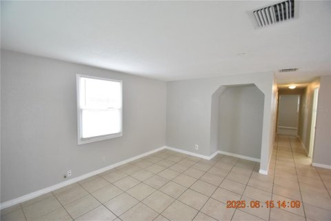 Casa en alquiler en Tampa, Florida, 4 dormitorios, 161.56 m2 № 1915592 - foto 9