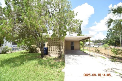 Casa en alquiler en Tampa, Florida, 4 dormitorios, 161.56 m2 № 1915592 - foto 1