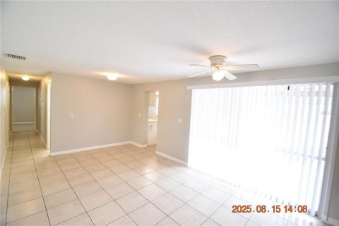 Casa en alquiler en Tampa, Florida, 4 dormitorios, 161.56 m2 № 1915592 - foto 3