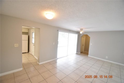 Casa en alquiler en Tampa, Florida, 4 dormitorios, 161.56 m2 № 1915592 - foto 4