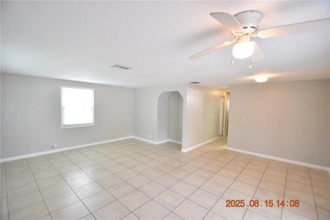 Casa en alquiler en Tampa, Florida, 4 dormitorios, 161.56 m2 № 1915592 - foto 2