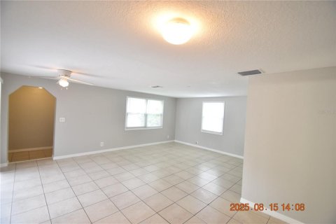 Casa en alquiler en Tampa, Florida, 4 dormitorios, 161.56 m2 № 1915592 - foto 5