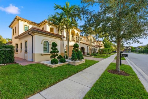 Villa ou maison à louer à Parkland, Floride: 4 chambres, 285.77 m2 № 1999861 - photo 3