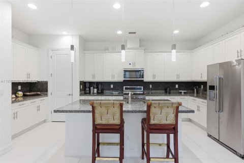 Villa ou maison à louer à Parkland, Floride: 4 chambres, 285.77 m2 № 1999861 - photo 10