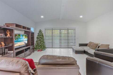 Villa ou maison à louer à Parkland, Floride: 4 chambres, 285.77 m2 № 1999861 - photo 13