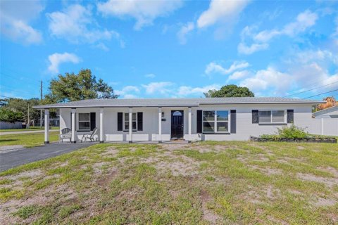 Villa ou maison à Saint Petersburg, Floride 3 chambres, 130.06 m2 № 2430423