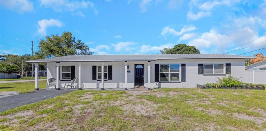 Villa ou maison à Saint Petersburg, Floride 3 chambres, 130.06 m2 № 2430423