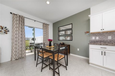 Townhouse in Davenport, Florida 3 bedrooms, 130.43 sq.m. № 1744234 - photo 11