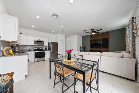 Townhouse in Davenport, Florida 3 bedrooms, 130.43 sq.m. № 1744234 - photo 12