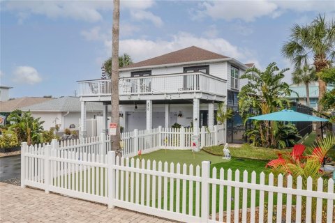 House in New Smyrna Beach, Florida 5 bedrooms, 269.6 sq.m. № 1042009 - photo 2
