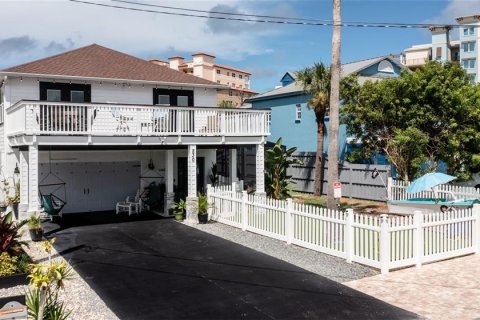 House in New Smyrna Beach, Florida 5 bedrooms, 269.6 sq.m. № 1042009 - photo 8
