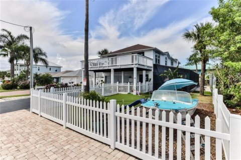House in New Smyrna Beach, Florida 5 bedrooms, 269.6 sq.m. № 1042009 - photo 11