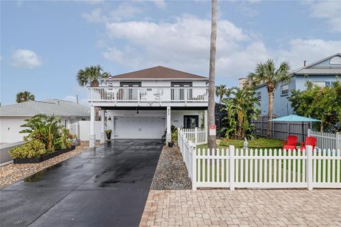 House in New Smyrna Beach, Florida 5 bedrooms, 269.6 sq.m. № 1042009 - photo 7