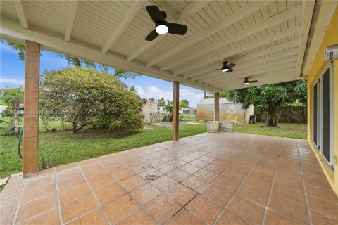 Villa ou maison à vendre à Miami, Floride: 4 chambres, 156.54 m2 № 1991967 - photo 16