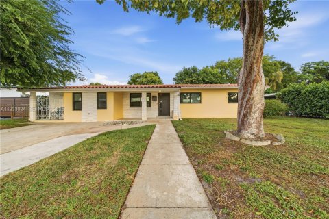 Villa ou maison à vendre à Miami, Floride: 4 chambres, 156.54 m2 № 1991967 - photo 24