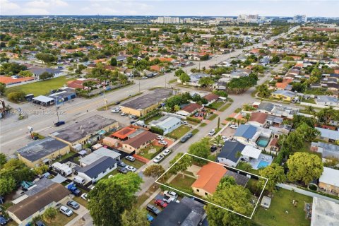 Villa ou maison à vendre à Miami, Floride: 4 chambres, 156.54 m2 № 1991967 - photo 21