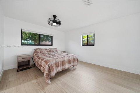 Villa ou maison à vendre à Miami, Floride: 4 chambres, 156.54 m2 № 1991967 - photo 11