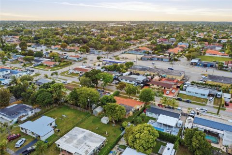 Villa ou maison à vendre à Miami, Floride: 4 chambres, 156.54 m2 № 1991967 - photo 23