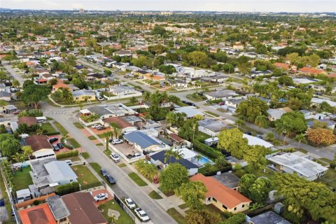 Villa ou maison à vendre à Miami, Floride: 4 chambres, 156.54 m2 № 1991967 - photo 22