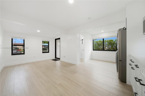 Villa ou maison à vendre à Miami, Floride: 4 chambres, 156.54 m2 № 1991967 - photo 29