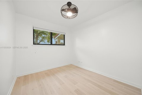 Villa ou maison à vendre à Miami, Floride: 4 chambres, 156.54 m2 № 1991967 - photo 14