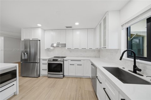 Villa ou maison à vendre à Miami, Floride: 4 chambres, 156.54 m2 № 1991967 - photo 7