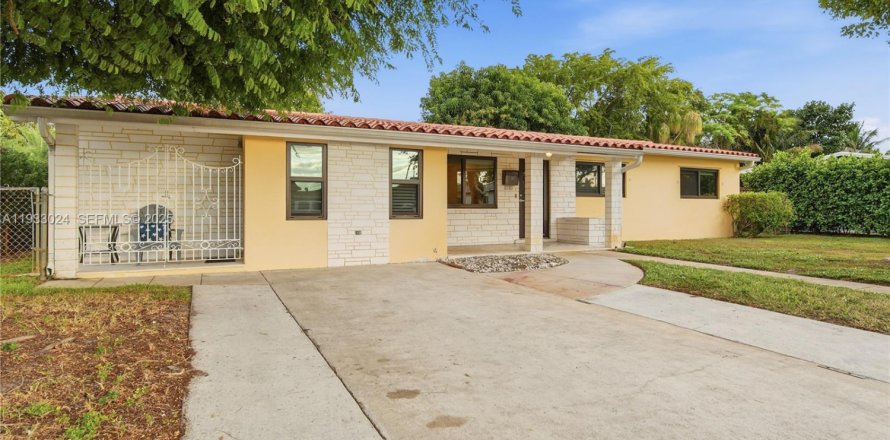 Villa ou maison à Miami, Floride 4 chambres, 156.54 m2 № 1991967