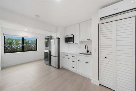 Villa ou maison à vendre à Miami, Floride: 4 chambres, 156.54 m2 № 1991967 - photo 28