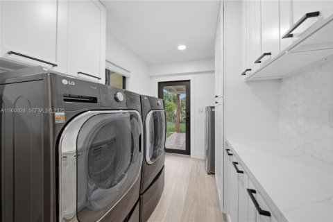 Villa ou maison à vendre à Miami, Floride: 4 chambres, 156.54 m2 № 1991967 - photo 10