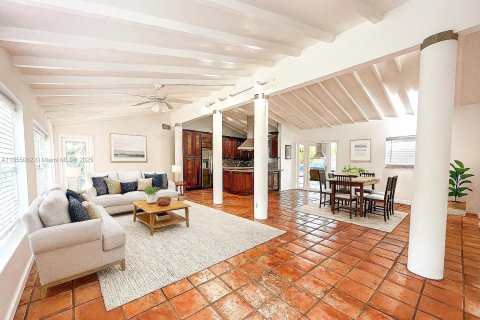 Casa en alquiler en Miami, Florida, 3 dormitorios, 174.38 m2 № 1874251 - foto 14