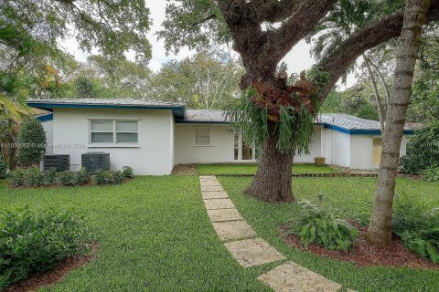 Casa en alquiler en Miami, Florida, 3 dormitorios, 174.38 m2 № 1874251 - foto 1