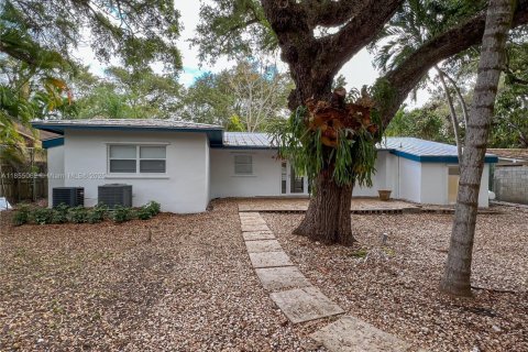 Casa en alquiler en Miami, Florida, 3 dormitorios, 174.38 m2 № 1874251 - foto 2