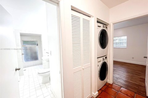 Casa en alquiler en Miami, Florida, 3 dormitorios, 174.38 m2 № 1874251 - foto 10