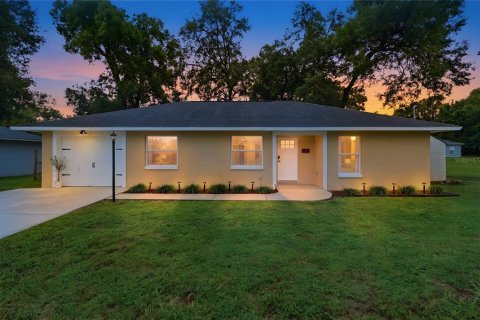 House in Orange City, Florida 3 bedrooms, 109.25 sq.m. № 2425257