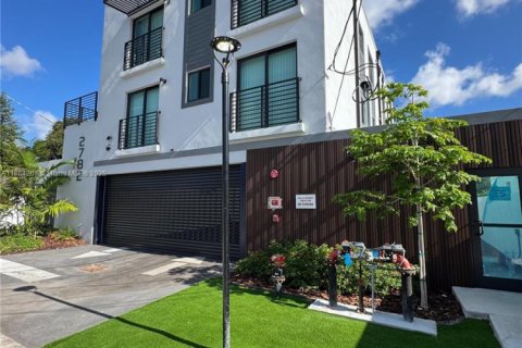 Commercial property in Miami, Florida № 2023167 - photo 14