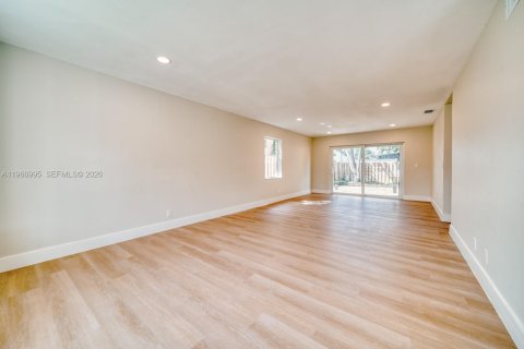 Casa en venta en Miramar, Florida, 3 dormitorios, 167.04 m2 № 2029843 - foto 17