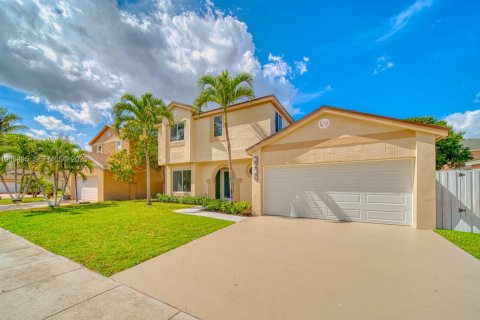 Casa en venta en Miramar, Florida, 3 dormitorios, 167.04 m2 № 2029843 - foto 2