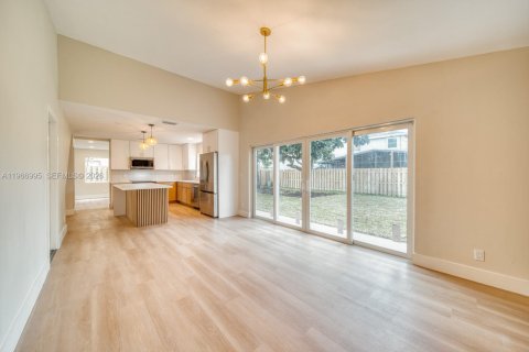 Casa en venta en Miramar, Florida, 3 dormitorios, 167.04 m2 № 2029843 - foto 11