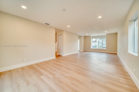 Casa en venta en Miramar, Florida, 3 dormitorios, 167.04 m2 № 2029843 - foto 18