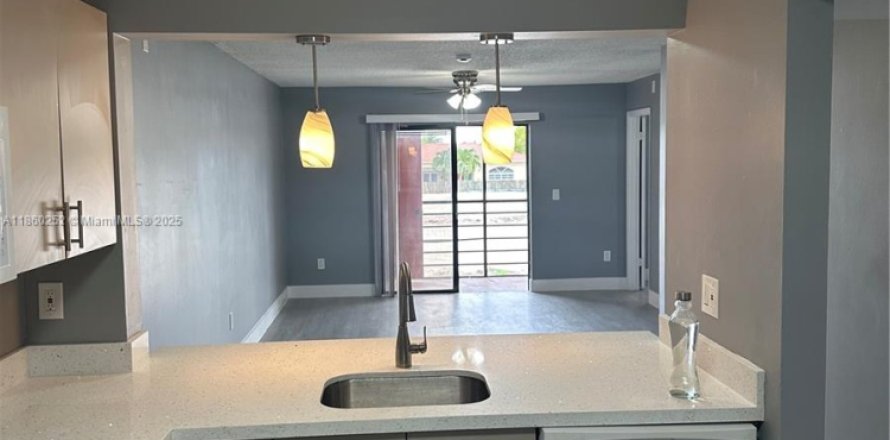 Квартира в Майами, Флорида 3 спальни, 104.52м2 № 1977858