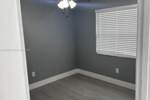 Снять в аренду квартиру в Майами, Флорида 3 спальни, 104.52м2, № 1977858 - фото 10