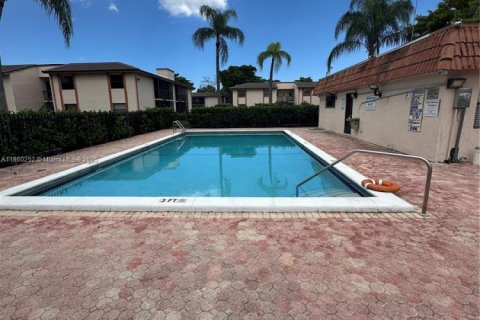 Снять в аренду квартиру в Майами, Флорида 3 спальни, 104.52м2, № 1977858 - фото 16