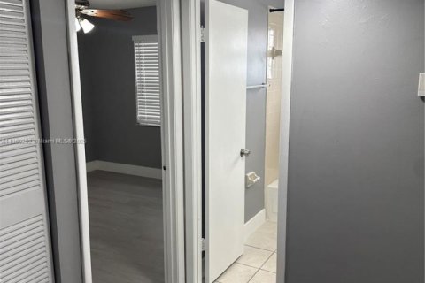 Снять в аренду квартиру в Майами, Флорида 3 спальни, 104.52м2, № 1977858 - фото 9