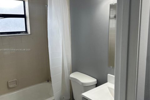 Снять в аренду квартиру в Майами, Флорида 3 спальни, 104.52м2, № 1977858 - фото 11