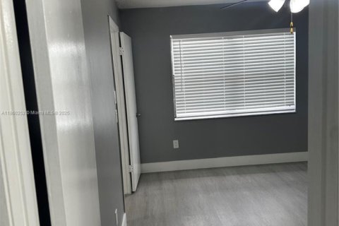 Снять в аренду квартиру в Майами, Флорида 3 спальни, 104.52м2, № 1977858 - фото 8