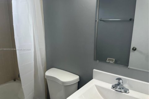 Снять в аренду квартиру в Майами, Флорида 3 спальни, 104.52м2, № 1977858 - фото 12