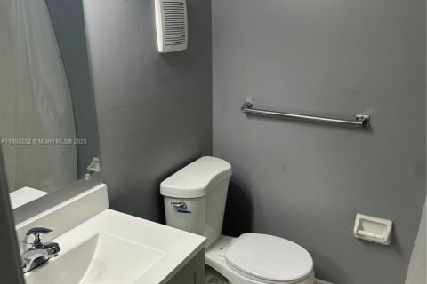 Снять в аренду квартиру в Майами, Флорида 3 спальни, 104.52м2, № 1977858 - фото 7