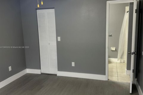 Снять в аренду квартиру в Майами, Флорида 3 спальни, 104.52м2, № 1977858 - фото 6